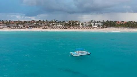 Tropical Beach and Waves Drone with hotel 库存影片 89157305