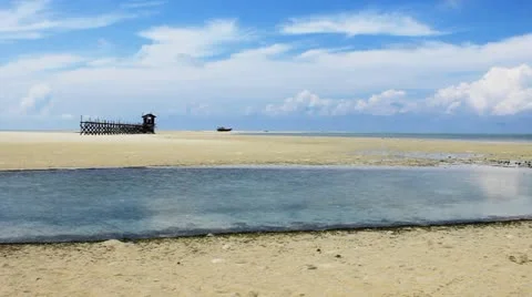 Tropical beach celear sea Vídeo Stock 11430758