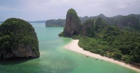 Tropical Beach With Limestone Cliffs, Railay, Krabi, Thailand, Descending Aerial 스톡 동영상 76393463