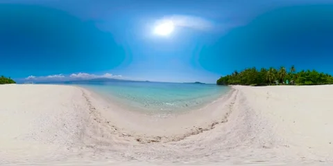 Tropical beach with palm trees, 360 VR. Stockbeeldmateriaal 148675652