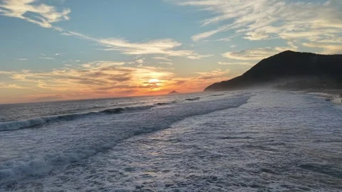 Tropical Beach Sunset with Rolling Ocean Waves Vídeo Stock 340530494