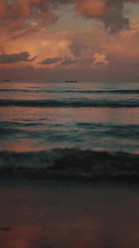 Tropical Beach Waves at Sunset in Bali Indonesia Vertical Video 库存影片 335213888
