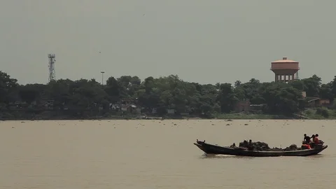 A tropical boat on the river Vidéo 77629219