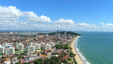 Tropical clouds over Penha and Balneário Piçarras. Brazil. Forward aerial. Stockbeeldmateriaal 333024070