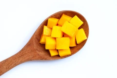 Tropical fruit, Mango cube slices on wooden spoon on white Foto stock