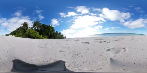 Tropical island beach in 360 degrees (Maldives) Virtual Reality - Relaxing view Stock Footage