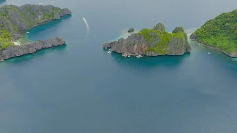 A tropical island surrounded by cliffs and pristine beaches. El Nido. Stock Footage 302698180