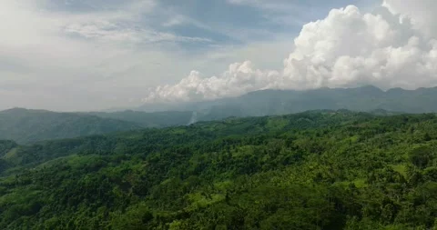 Tropical mountain slopes in the Philippines. Vídeo Stock 250370961