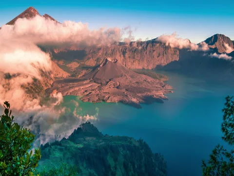 Tropical panorama timelapse view of volcano mountain Rinjani in Lombok Stock Footage 83324292