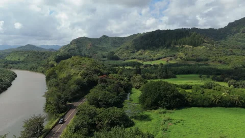Tropical River Flow Through Wailua Valley Aerial Vídeos de archivo 327704264