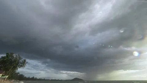 Tropical Storm Clouds Over Beach and Sea Vidéo 335669949