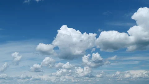 Tropical summer sunlight and sunrays. Colorful cumulus clouds in the sky after 库存影片 210572399