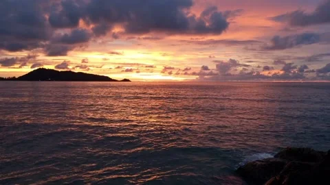 Tropical sunset on cloudy day 스톡 동영상 222004535