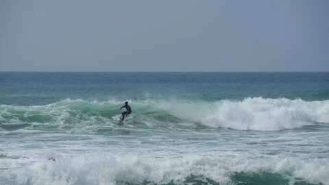 Tropical surfing in slow motion 스톡 동영상 274901192