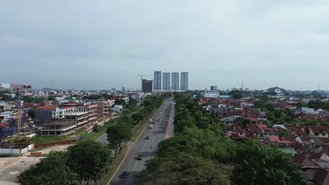 Tropical Urban Sprawl: Elevated Glimpse of Dense Residential Areas 스톡 동영상 320106786
