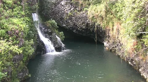 Tropical Waterfall Vídeos de archivo 12580838