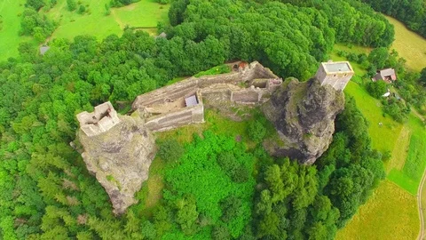 The Trosky castle. Vídeo Stock 72018168