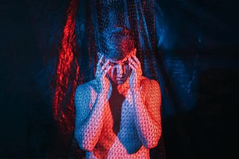 Troubled man panic attack headache neon light dark Foto stock