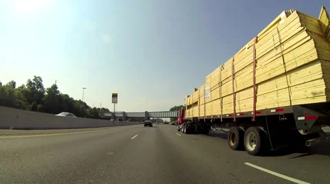 Truck Carrying Lumber on Highway Vídeos de archivo 59339600
