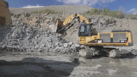 Truck comes to the boot Stock Footage 130754955