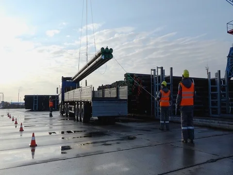 Truck crane in operation Видео 83371782