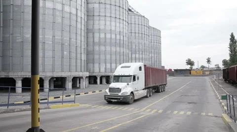 The truck drives onto the overpass for unloading grain Video stock 56611953