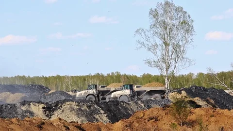 Truck Dumps Rocks into a Dump. 스톡 동영상 99738544