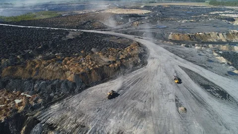 Truck Dumps Rocks into a Dump. Видео 99851339