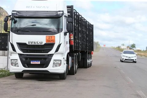 truck on highway in Bahia serra preta, bahia, brazil - september 13, 2022... Stock Photos