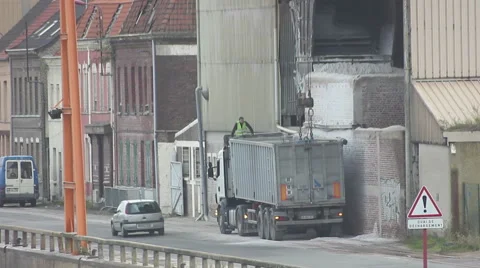 Truck loading raw materials into a river port Vídeo Stock 46258218