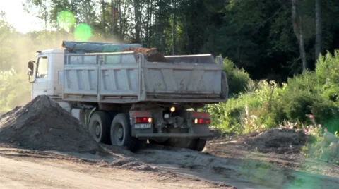 Truck running backwards Видео 32240626