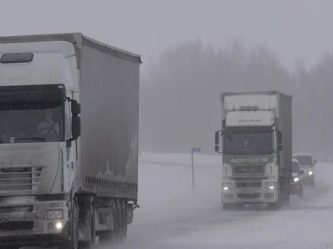 Truck winter drifting Stockbeeldmateriaal 70979938