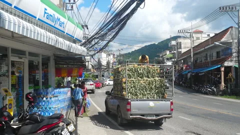 Truckload of pineapples Stock Footage 171634109