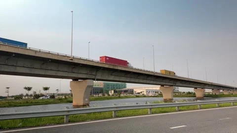 Trucks on Tan Vu bridge to Lach Huyen Port, VietNam. Stock-Footage 342579884