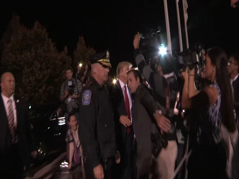 Trump in crowd security Vidéo 81880704