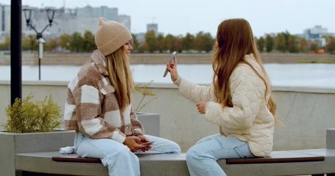 Trust and understanding between generations - mom and daughter. Video stock 212359742