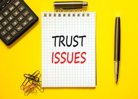 Trust issues symbol. Concept word Trust issues on beautiful white note. Bla.. Foto stock