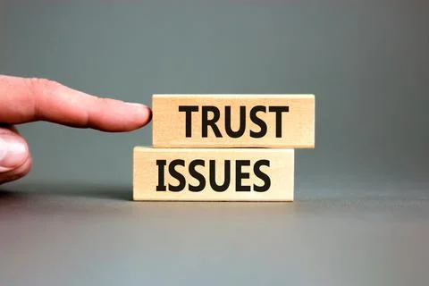 Trust issues symbol. Concept word Trust issues on beautiful wooden blocks. .. 库存照片