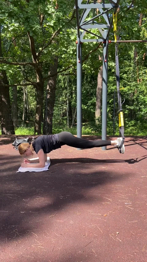 Trx Side Plank Scissors Video stock 247637533