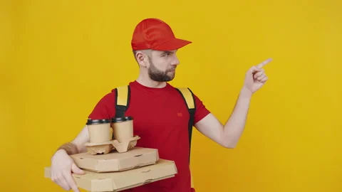 Try this service. Young confident delivery man in red uniform holding food order Vidéo 149624549