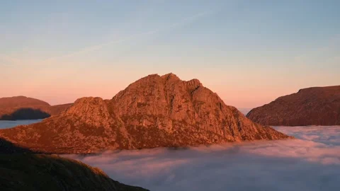 Tryfan mountain timelapse, Snowdonia cloud inversion at dawn Stock Footage 319670245