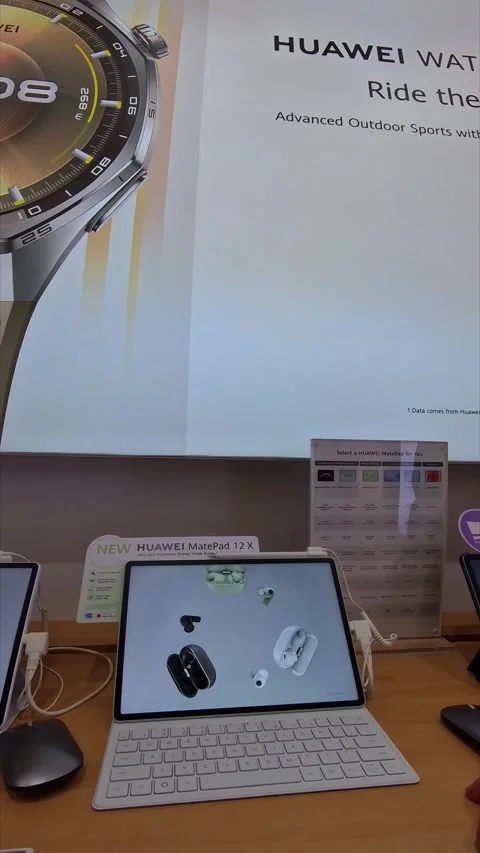 Trying out a tablet computer on display Stock Footage 333427857