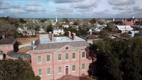 Tryon palace slow pullout aerial in new bern nc, north carolina Stock Footage 168050830