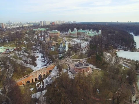 Tsaritsyno palace complex aerial view at spring day Vidéo 74474252