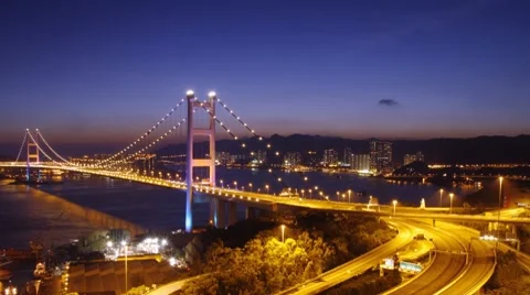 Tsing Ma Bridge at night - panning 스톡 동영상 8359150