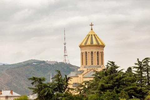 Tsminda Sameba (Holy Trinity) Cathedral in Tbilisi. Georgia 2020 Stockfoto's