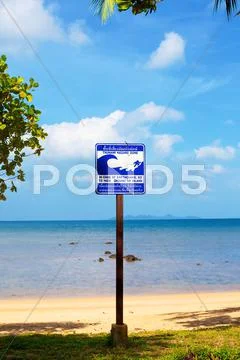 Tsunami evacuation route sign Stock Photos