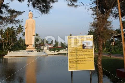 Tsunami Honganji Vihara monument in Hikkaduwa, Sri Lanka Stock Photos