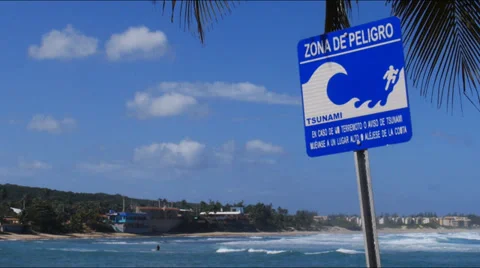 Tsunami warning sign in beach Video stock 33005586