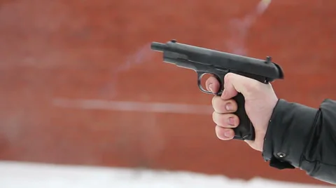 TT pistol shot 動画素材 32530112